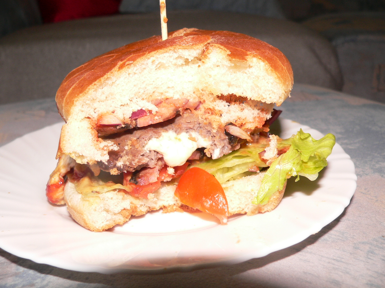 Hamburger "JUICY LUCY"